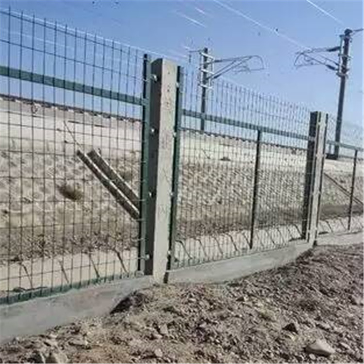 鐵路防護柵欄案例展示圖片4 鐵路防護柵欄案例展示圖片4