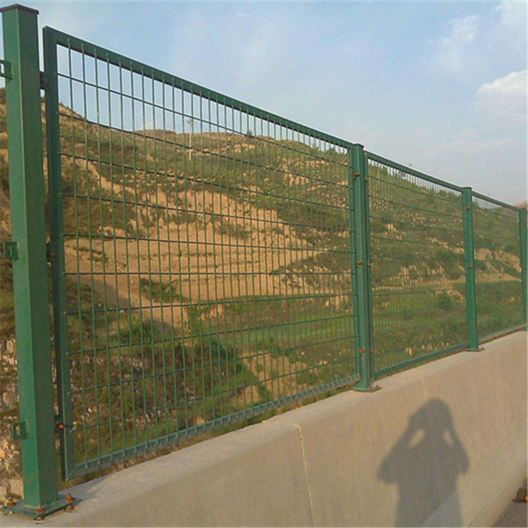 橋梁防拋網(wǎng)案例展示圖片2 橋梁防拋網(wǎng)案例展示圖片2