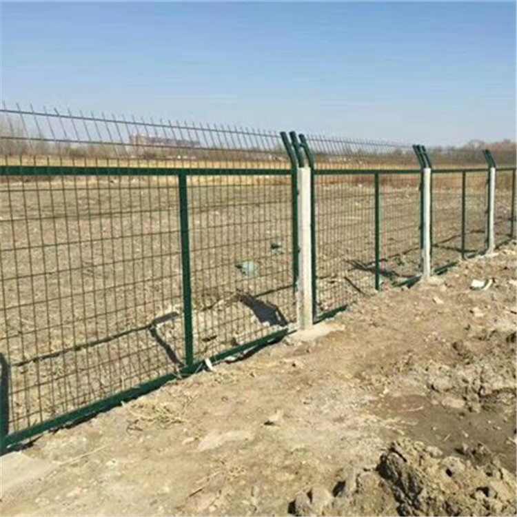 高鐵防護(hù)柵欄案例展示圖片4 高鐵防護(hù)柵欄案例展示圖片4